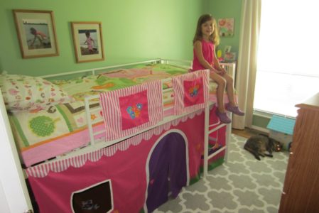 How to Organize a Small Bedroom