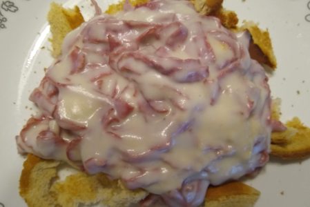 How to Make Creamed Chipped Beef on Toast