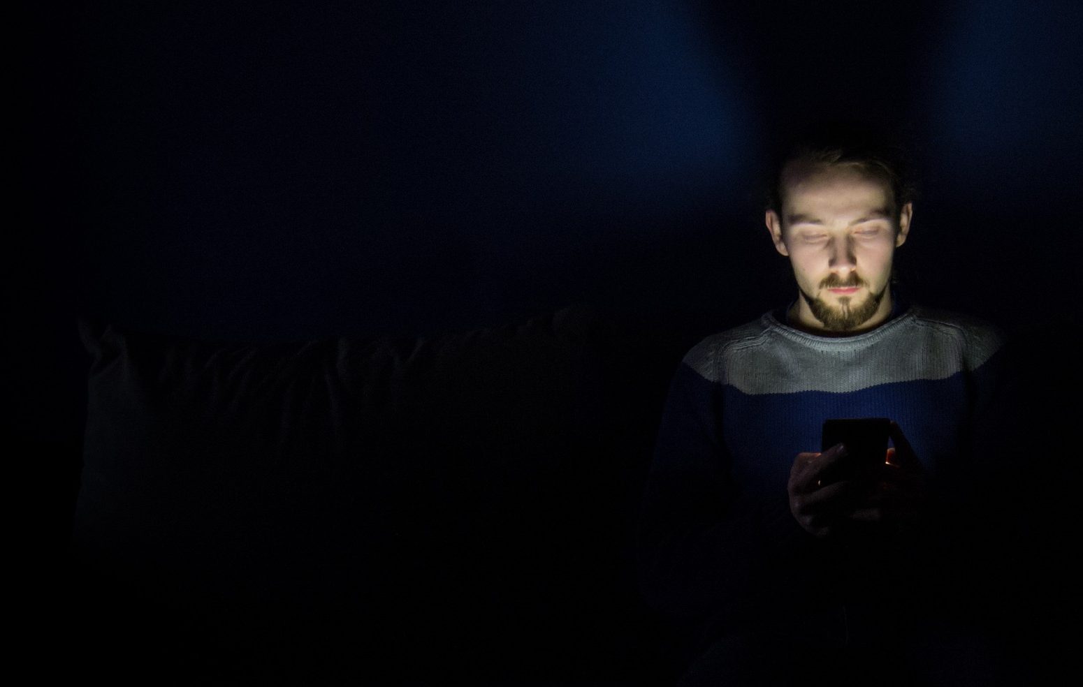 Stop Looking at Your Phone When You Can’t Sleep (And What to Do Instead)